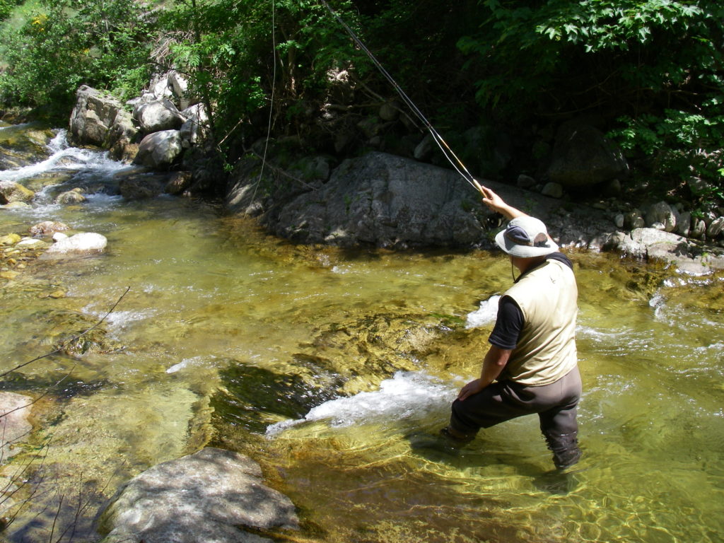 Découverte de la pêche à la mouche en Ardèche avec le guide de pêche Eric Langlumé sur la rivière la Beaume 
